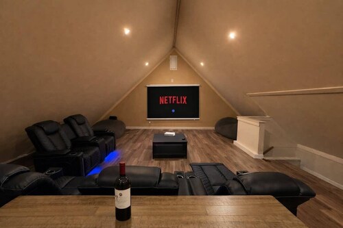 Lovely Double Level Upper Apartment W Projector