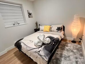 2 dormitoris, escriptori, planxa i posts de planxar i wifi gratuïta 