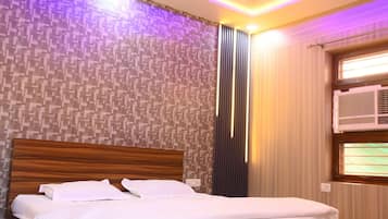 Silitysrauta/-lauta, Wi-Fi, vuodevaatteet