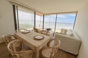 Deluxe Suite, Sea View | Dining