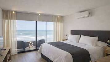 Suite superior, vistas al mar | Espacio para trabajar con un portátil y wifi gratis