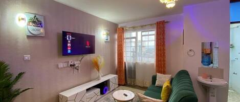 Apartment, Balcony, City View | Living area