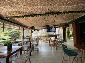 Outdoor dining - AirBnB Thika Road (Nairobi)