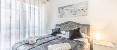 Iron/ironing board, free WiFi, bed sheets