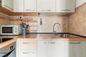 Fridge, microwave, toaster - GuestHost - A comfortable and practical 40 square meters apartment, perfect for three people, located on the fourth floor of a building without an elevator.The property is located in the Navigli district, one of Milan's liveliest areas: guests can enjoy  (Milan)