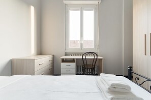 2 bedrooms, iron/ironing board - GuestHost - A comfortable and practical 40 square meters apartment, perfect for three people, located on the fourth floor of a building without an elevator.The property is located in the Navigli district, one of Milan's liveliest areas: guests can enjoy  (Milan)