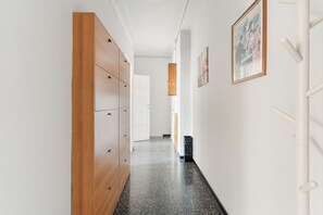 Interior - GuestHost - A comfortable and practical 40 square meters apartment, perfect for three people, located on the fourth floor of a building without an elevator.The property is located in the Navigli district, one of Milan's liveliest areas: guests can enjoy  (Milan)