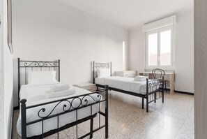 2 camere, ferro/asse da stiro