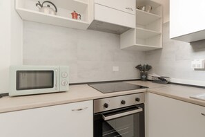 Refrigerador, microondas y tostadora 