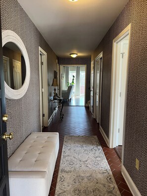 Interior - Superb WORLD CUP location in awesome Leawood, Ks. 3 Bedroom townhome (Leawood)
