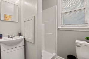 Bruser, hårtørrer, håndklæder, Sæbe