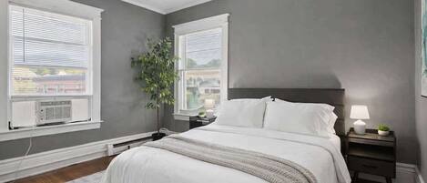 Iron/ironing board, WiFi, bed sheets