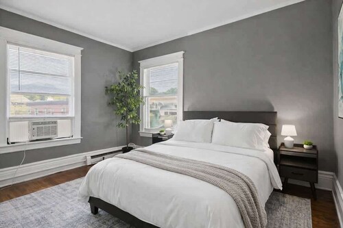 Beautiful 1 Bed Near All Attractions