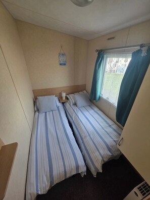 3 bedrooms, travel cot, bed sheets - JG33 Pet Free Awaits You In Ingoldmells (Ingoldmells)