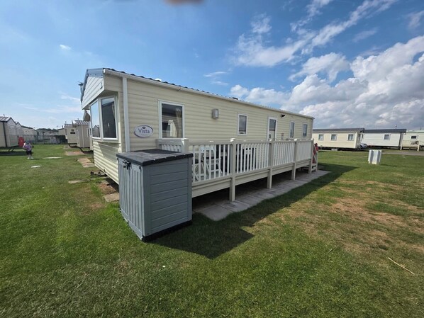Terrace/patio - JG33 Pet Free Awaits You In Ingoldmells (Ingoldmells)