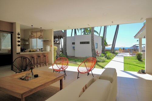 Casa Origen- Oceanfront House in El Zonte