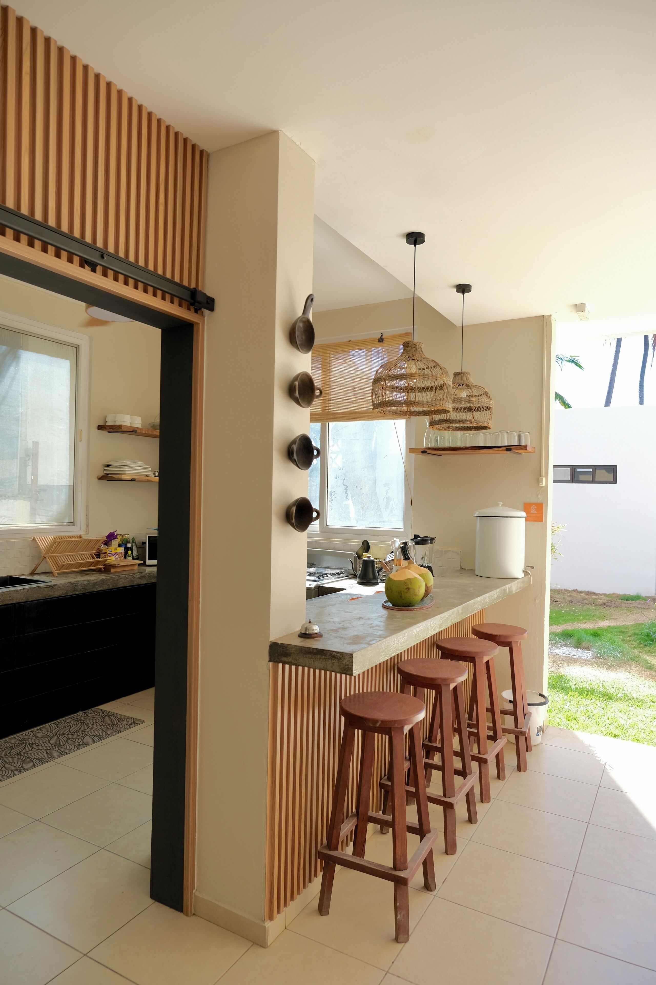 Microondas y placa de cocina