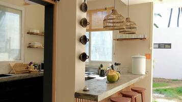 Microondas y placa de cocina