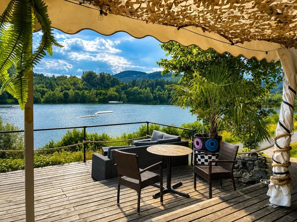 Outdoor dining - Vacation.active Niedersfeld at the Hillebachsee (Winterberg)