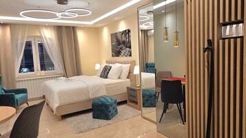 Tabla de planchar con plancha, wifi, ropa de cama