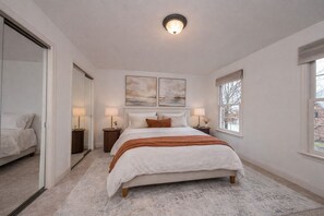 4 bedrooms, iron/ironing board, WiFi, bed sheets - Draft Weekend Dream Home — Sleeps 8–10 (Canonsburg)