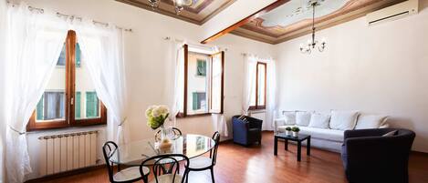 تلفزيون، مكتب