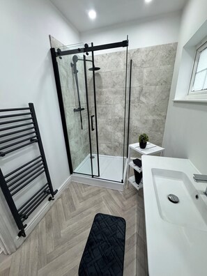 Shower, towels, toilet paper - 3-Bed House, Western Lake District | Flexible Short-Term Stays | Parking (Egremont)