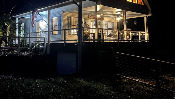 Exterior - Cozy Pickwick Lake house overlooking Safe Harbor Aqua Yacht Marina Sleeps 10+ (Iuka)