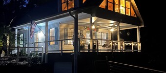 Bright Home Near Safe Harbor Aqua Yacht Marina in Pickwick Sleeps 10+. &Garage