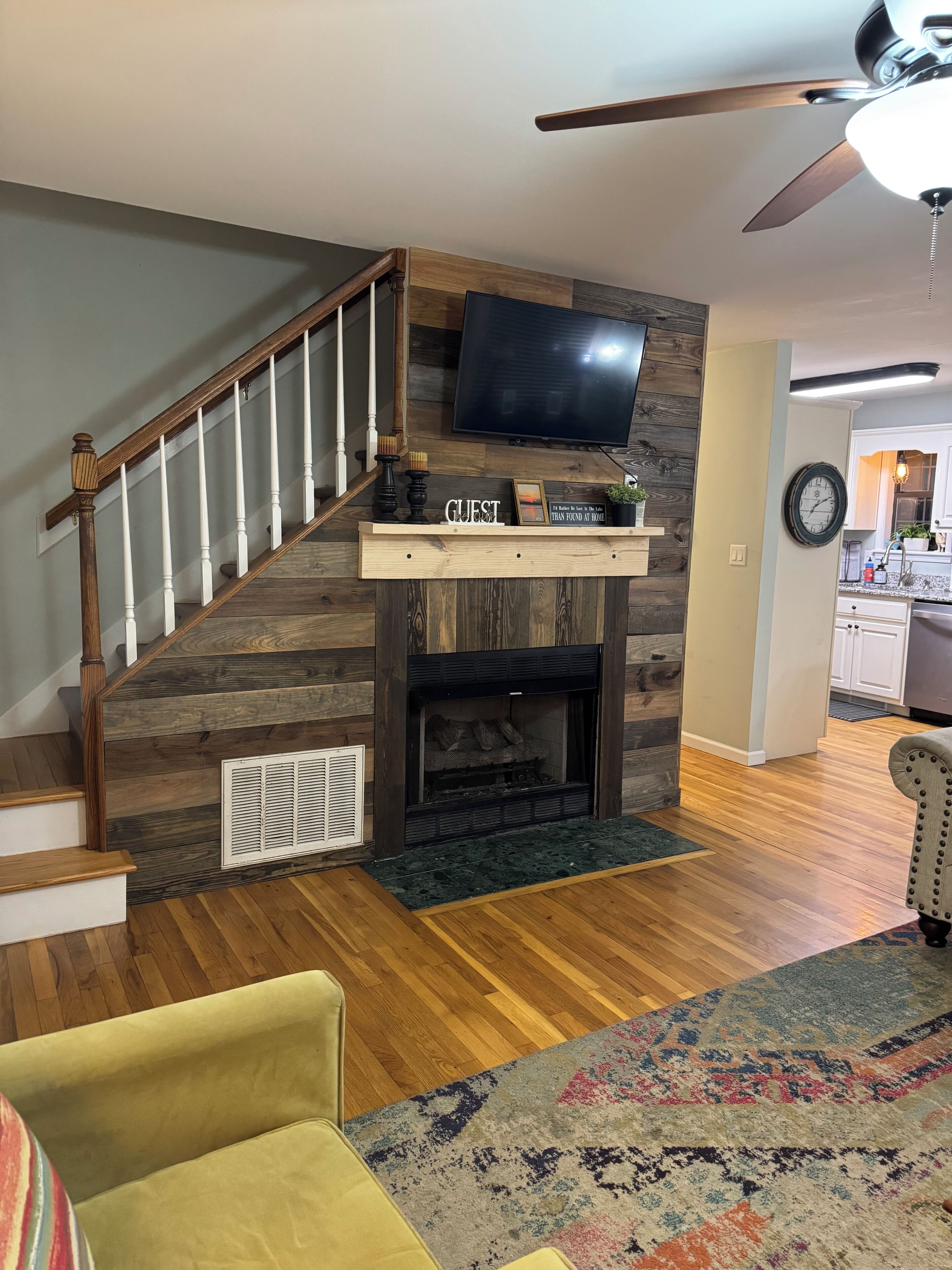 Télévision, cheminée