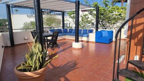 Outdoor dining - Penthouse at Bosque de los Aluxes on Quinta Av. (Playa del Carmen)