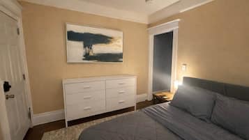 Silitysrauta/-lauta, Wi-Fi, vuodevaatteet