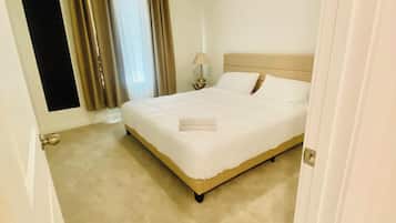 4 bedrooms, iron/ironing board, WiFi, bed sheets