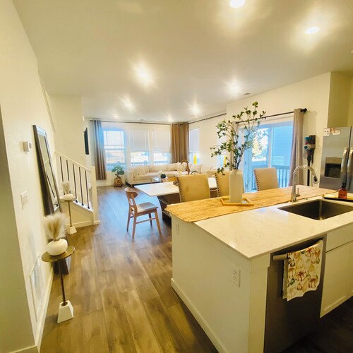 Spacious 3-bedroom house in gorgeous Bennett with cool AC