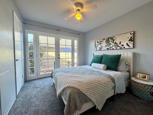 Belmont Heights 2-bedroom. Quick Walk to 2nd St and Beach