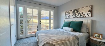 Belmont Heights 2-bedroom. Quick Walk to 2nd St and Beach