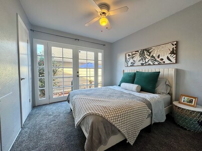 Belmont Heights 2-bedroom. Quick Walk to 2nd St and Beach