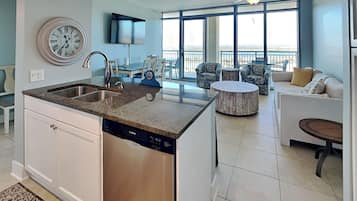 Condo (2 Bedrooms) | Property amenity