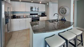 Condo (2 Bedrooms) | Property amenity