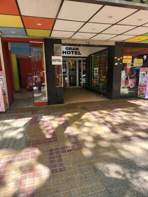 Exterior detail - Gran Hotel Turismo (Mendoza)