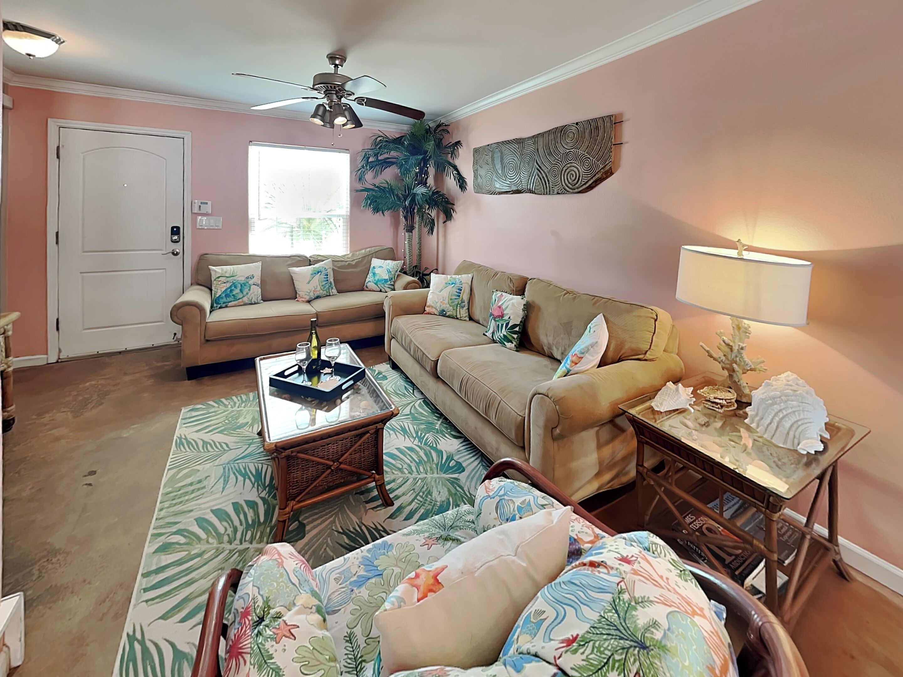 Condo (4 Bedrooms) | Living area