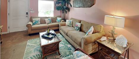 Condo (4 Bedrooms) | Living area