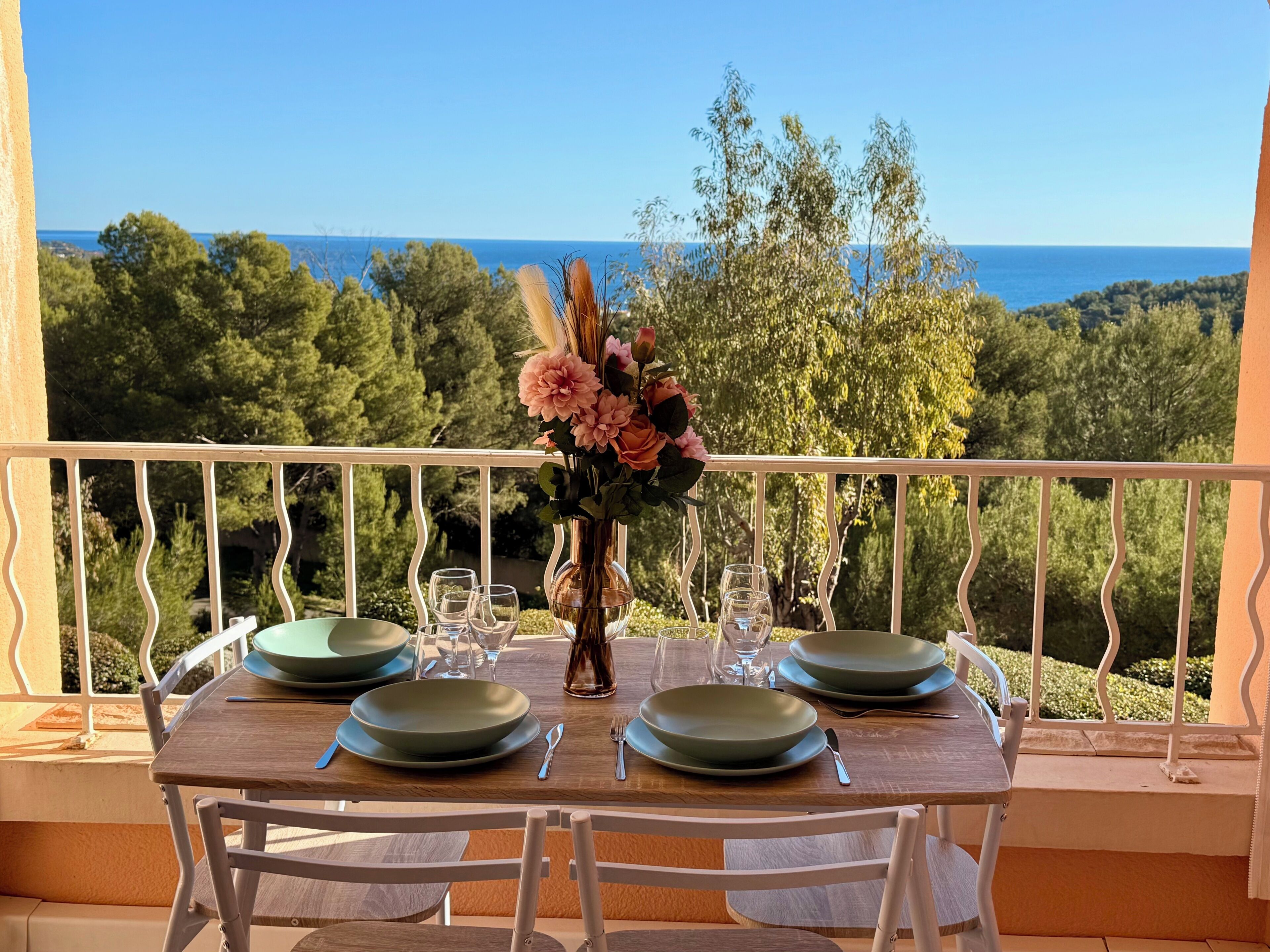 屋外ダイニングエリア