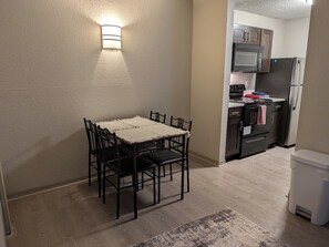 Dining - Lux Pool Home, Mins to Mayo, Beach, UNF and Spine& Pain (Jacksonville)