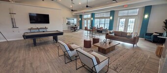 Lux Pool Home, Mins to Mayo, Beach, UNF and Spine& Pain