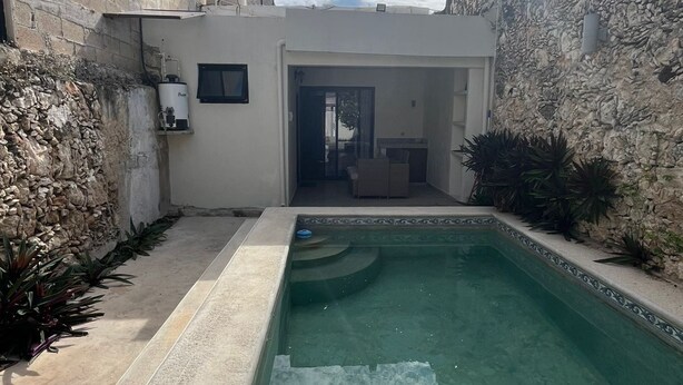 حمام سباحة