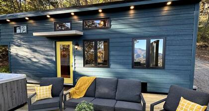 The Deer Haven Tiny Home Near Asheville & Waynesville w/ Hot Tub & Mtn Views