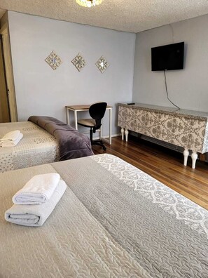 1 habitación, tabla de planchar con plancha, wifi gratis y ropa de cama 
