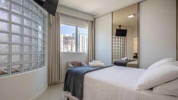 Apartamento básico | 4 quartos, Wi-Fi de cortesia