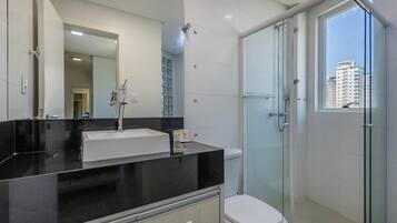 Apartamento básico | Banheiro | Chuveiro